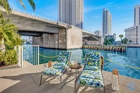 Apartment W Balcony Gym Near Beach